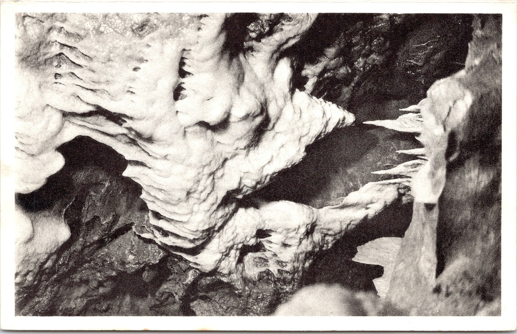 Dinant – “Grotte Merveilleuse” – Speleological formations in the Grande Salle of the Merveilleuse Cave
