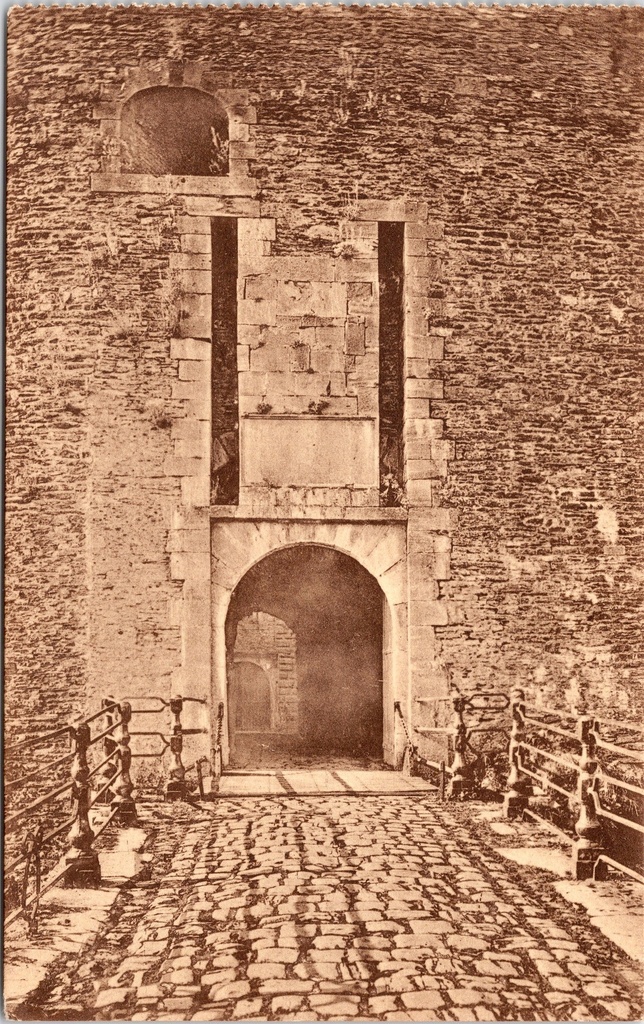 Bouillon - "Deuxième pont levis du Château, plaque Louis XIV (1684)" - Tweede ophaalbrug van het kasteel van Bouillon met Louis XIV-plaquette
