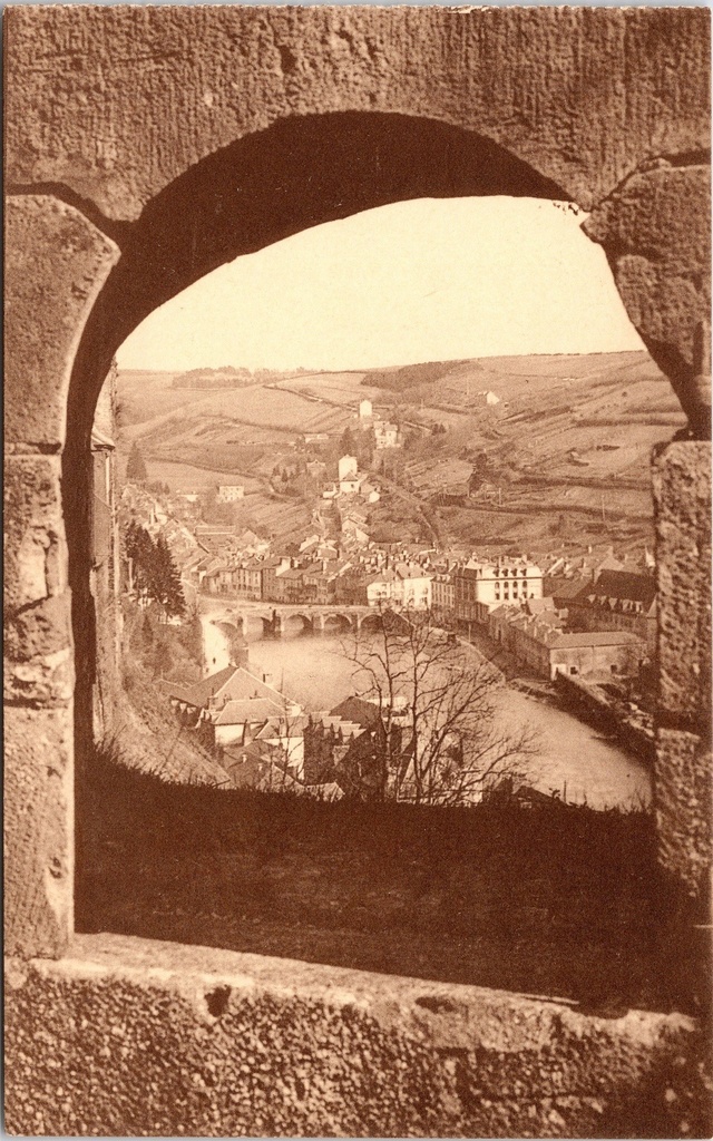 Bouillon - "Panorama de Bouillon par une meurtrière du Château" - Panorama vanuit schietgat van het kasteel