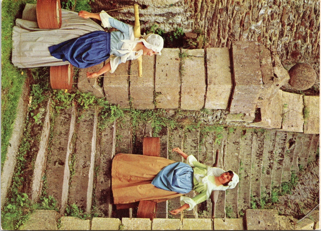 [Bouillon1569] Bouillon – “A BOUILLON, AU CHATEAU” – Water carriers on the steps of Bouillon Castle