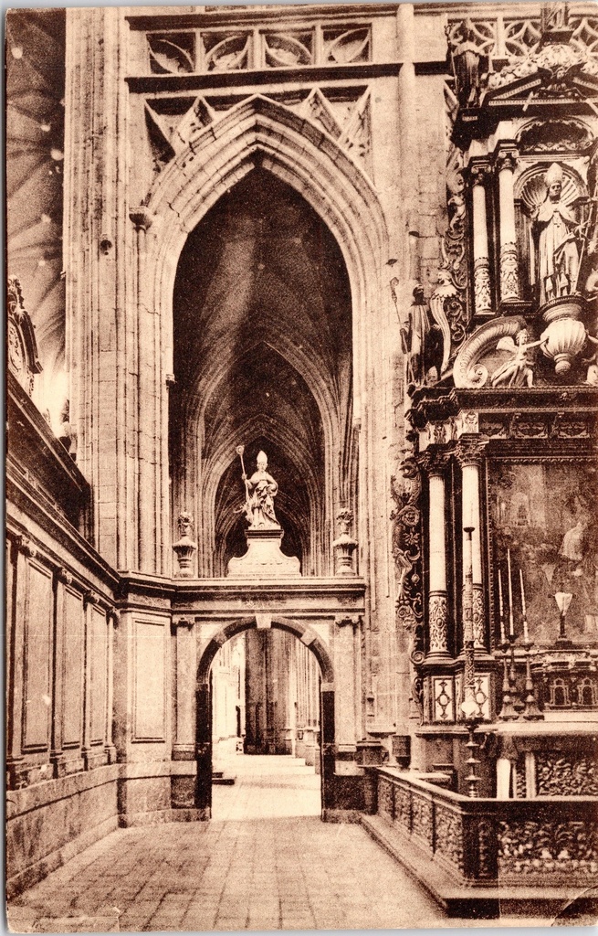 Saint-Hubert - "L'Église abbatiale" - Abdijkerk, zuidelijk kooromgang en altaar van Sint-Hubertus