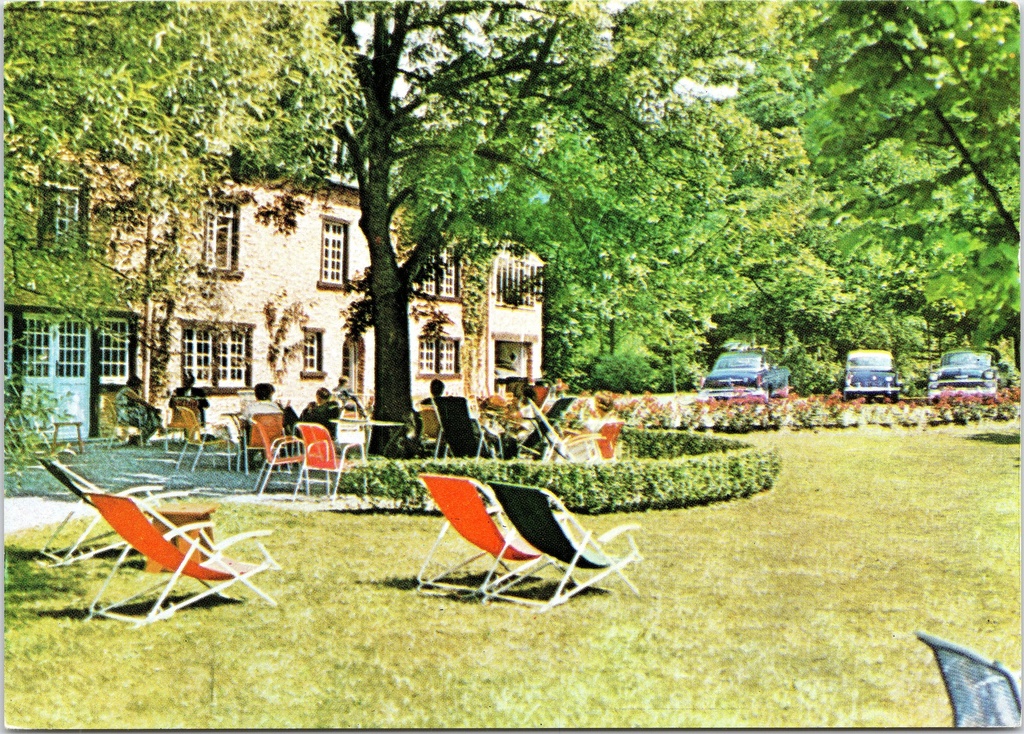 [A1729] Bouillon - "Auberge du Moulin Hideux" - Tuin met terras van het hotel Moulin Hideux in Noirefontaine