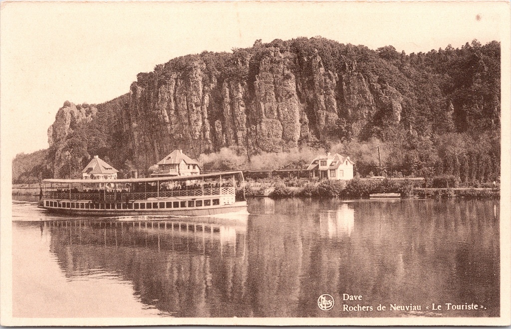 [B1769] Namur - "Rochers de Neuviau 'Le Touriste'" - Rotsen van Neuviau met rivierstoomboot op de Maas