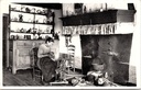 Vresse-sur-Semois - "Environs des Croisettes Chez 'Cravatte'" - Vrouw aan spinnewiel in rustiek interieur