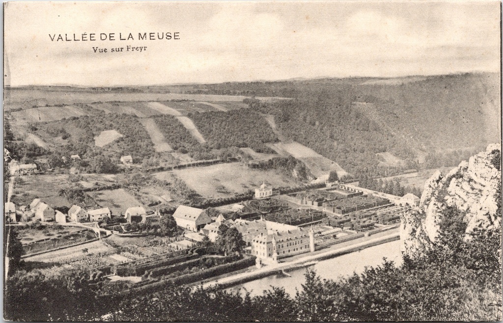 Hastière - "Vallée de la Meuse - Vue sur Freyr" - Panoramisch zicht op Château de Freyr in de Maasvallei