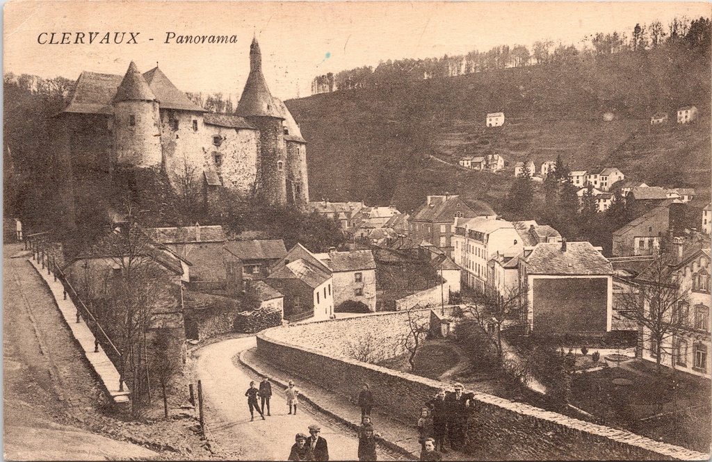 Clervaux - "Panorama" - Panoramisch zicht op Clervaux met kasteel