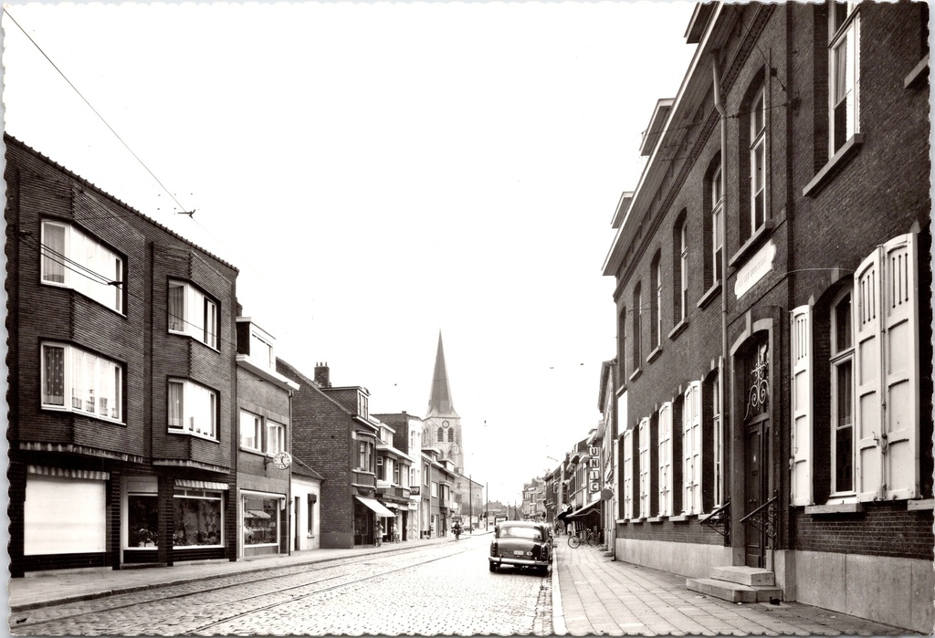 Antwerpen - "Dorpsstraat Ekeren" - Straatzicht met kerk op achtergrond
