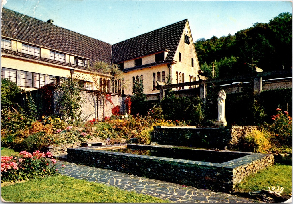 [F1855] Bouillon - "Abbaye Cistercienne N D de Clairefontaine" - Zuidkant klooster met tuin en Mariafonteintje