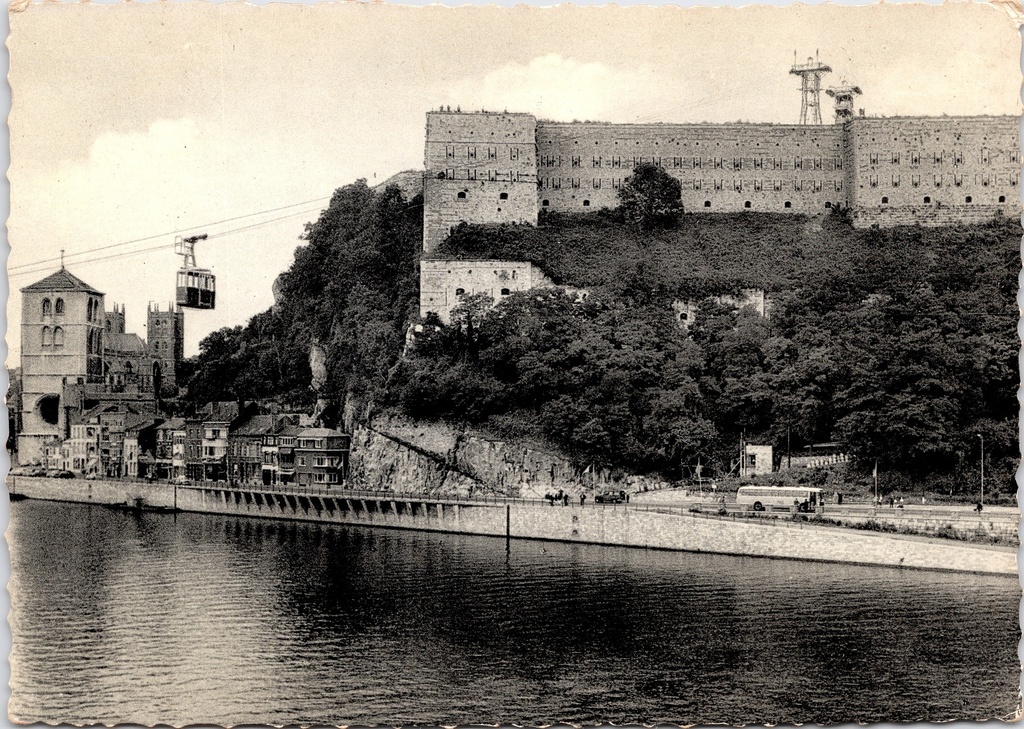 Huy - "Le Fort, le Téléférique et la Collégiale" - Fort, kabelbaan en Collegiale kerk