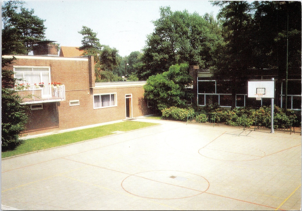 [F1889] Houthalen-Helchteren - "Ten Haagdoorn" - Stedelijk openluchtcentrum met basketbalveld