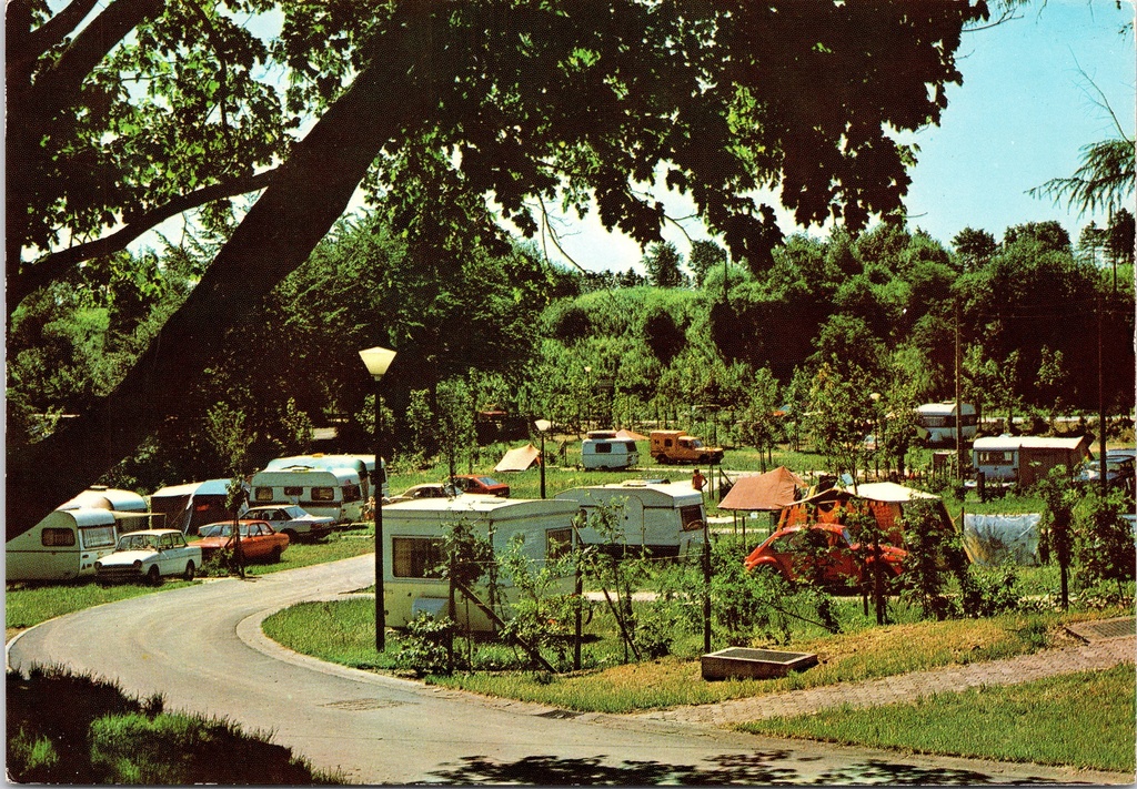Bütgenbach - "Camping Worriken-Bütgenbach" - Campingterrein met caravans en tenten