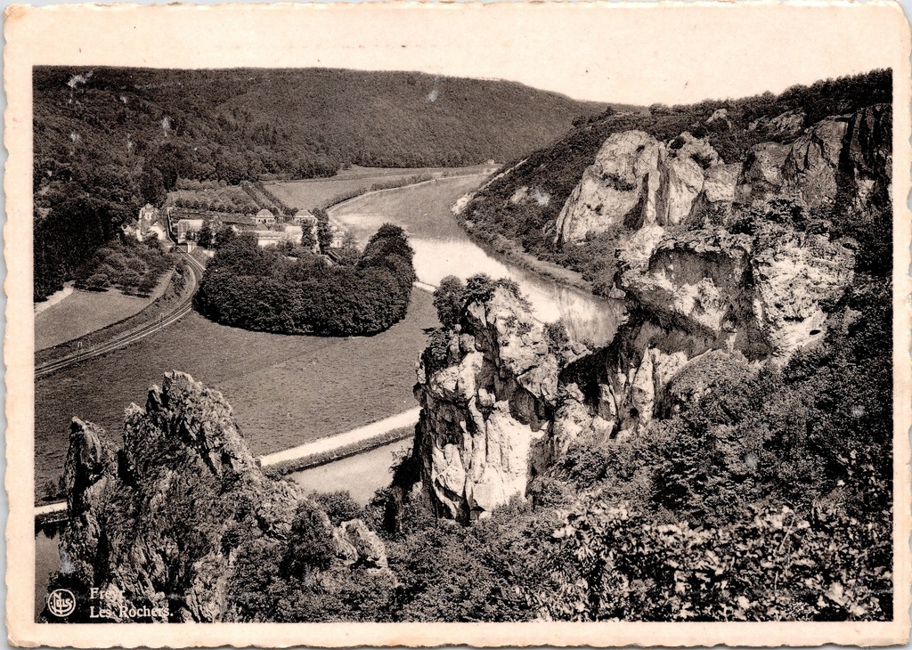 Hastière - "Freyr - Les Rochers" - Panoramisch uitzicht op de rotsen van Freyr met de Maas