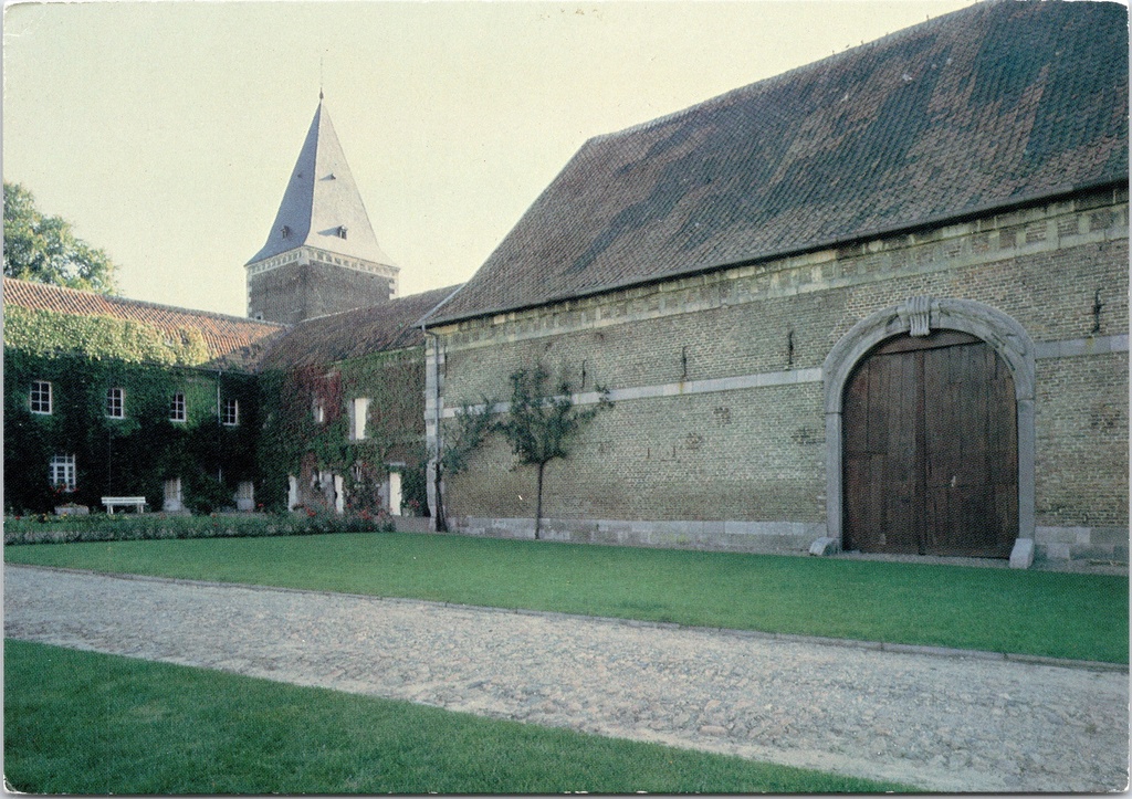 Bilzen - "Landcommanderij ALDEN BIESEN" - Neerhof met koetoren en schuur