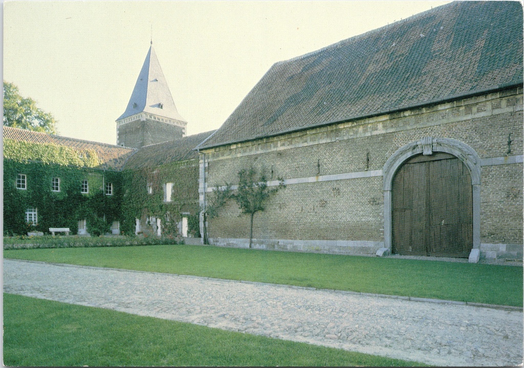 Bilzen - "Landcommanderij ALDEN BIESEN" - Neerhof met koetoren en schuur