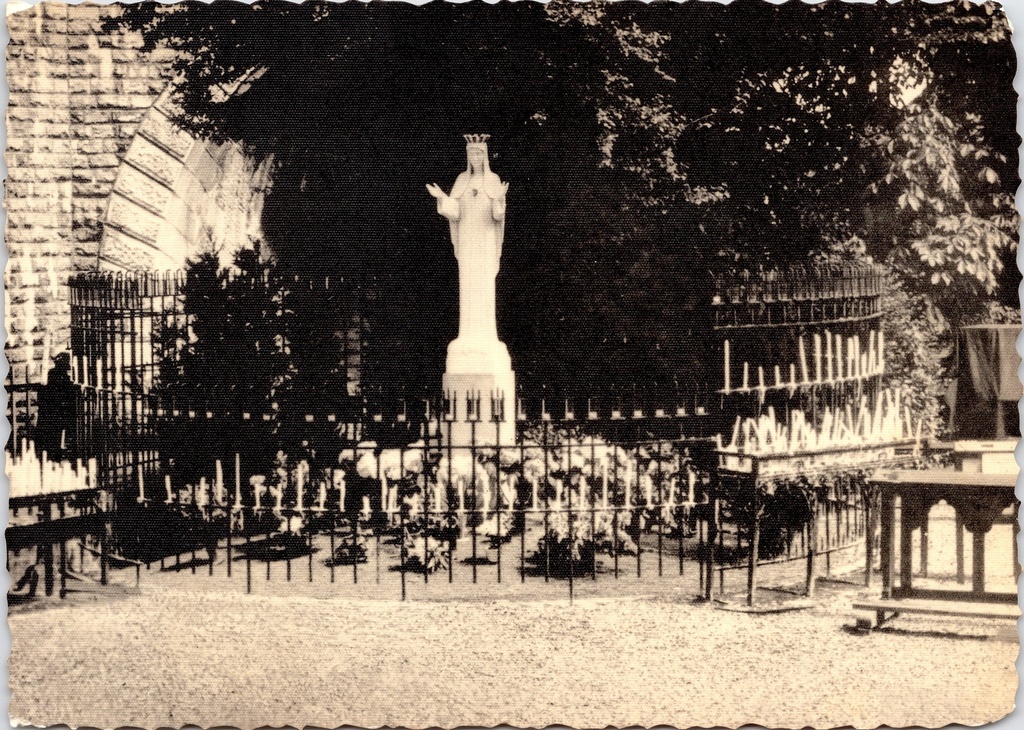 [F1975] Beauraing - "Le lieu des Apparitions" - Plaats der Verschijningen met Mariastandbeeld