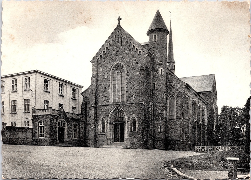 [F1981] Bertrix - "Eglise et Couvent des Pères Franciscains" - Kerk en klooster van de Franciscaner Paters