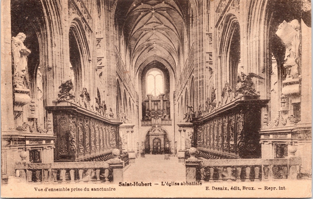 [G1769] Saint-Hubert - « L'église abbatiale » - Intérieur de l'église abbatiale, vue depuis le sanctuaire