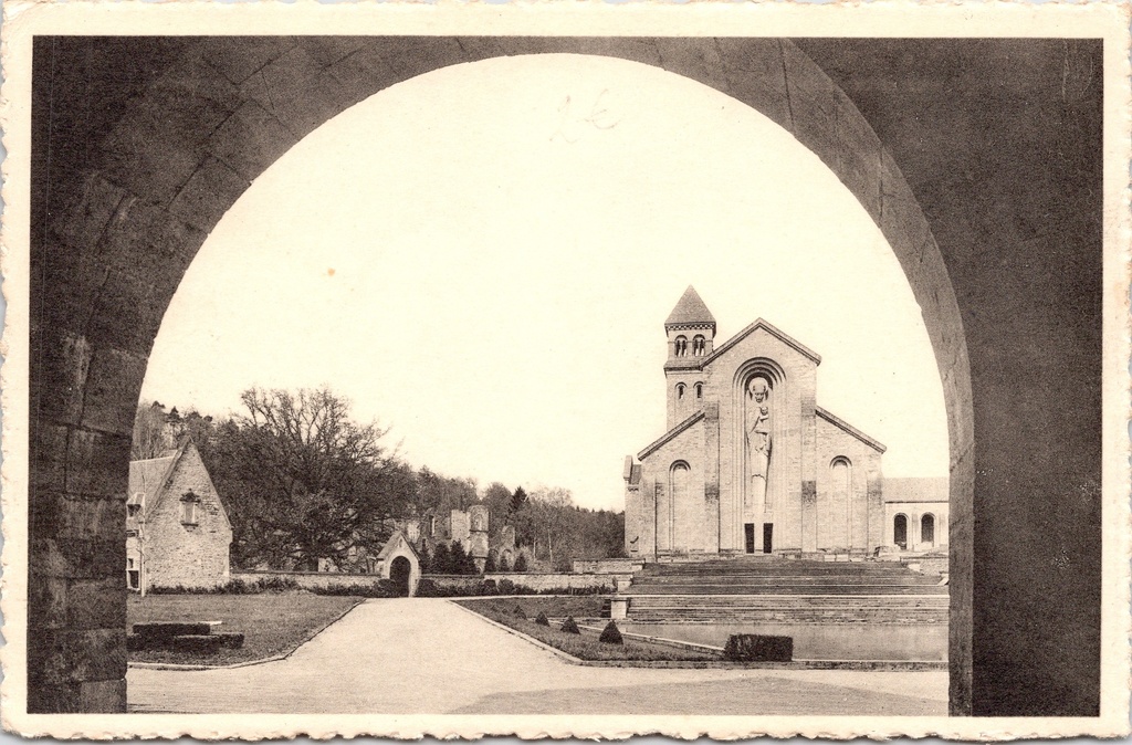 Florenville - "Abbaye N.-D. d'Orval - Cour d'Honneur et façade de la Basilique" - Erekoer en basiliekgevel van de abdij van Orval