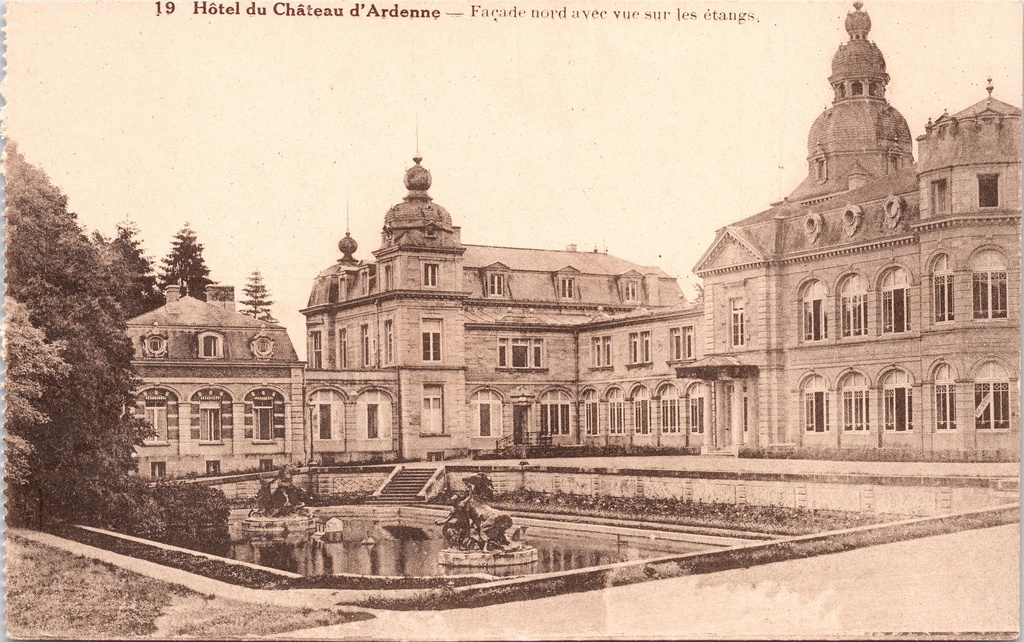Houyet - "Hôtel du Château d'Ardenne — Façade nord avec vue sur les étangs" - Noordgevel van het Château d'Ardenne met zicht op de vijvers