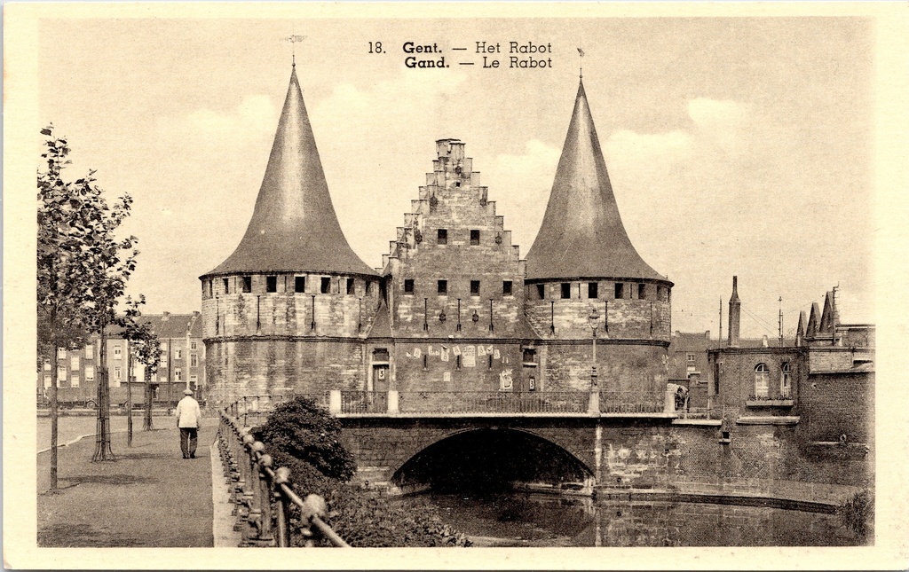 Gent - "Het Rabot" - Middeleeuwse stadspoort met twee ronde torens