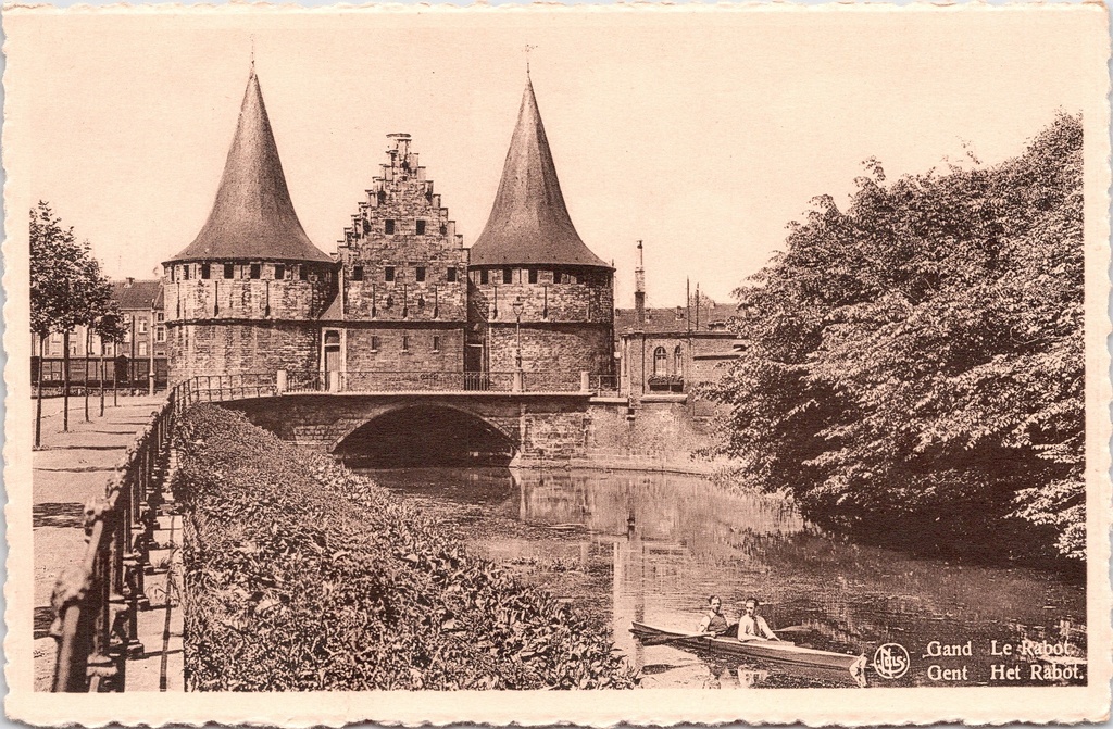 Gent - "Le Rabot" - Middeleeuwse sluis met torens aan de Lieve