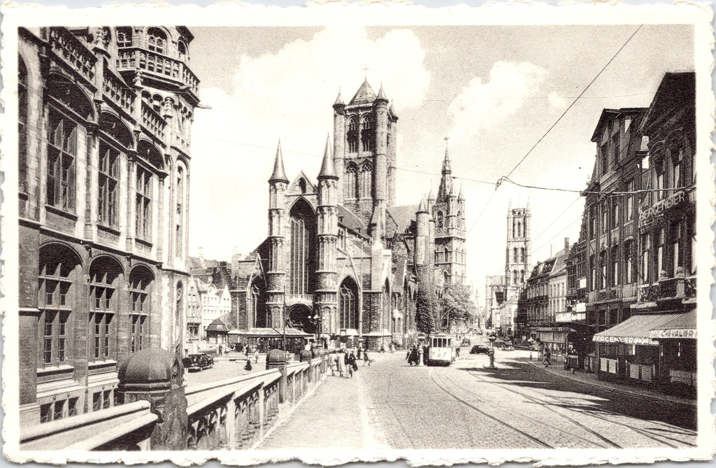 Gand - « Église Saint-Nicolas et beffroi » - Église Saint-Nicolas et beffroi avec vue sur la rue