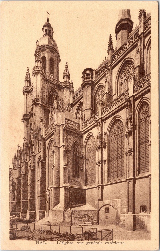 Halle - « L'Église, vue générale extérieure » - Vue générale extérieure de la basilique Saint-Martin