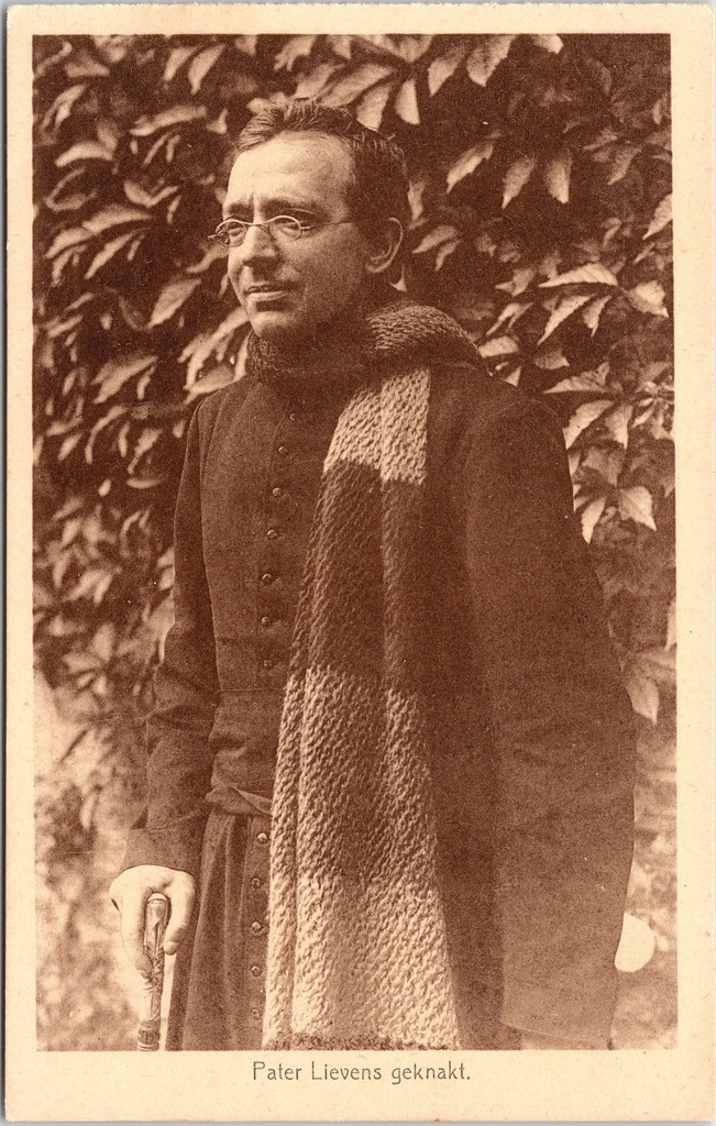 Leuven - "Pater Lievens geknakt" - Portretfoto van Pater Constant Lievens, Apostel van Chota Nagpur