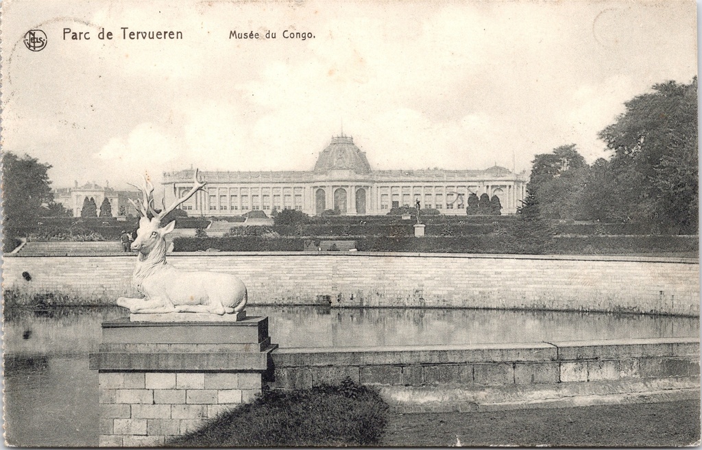 Tervuren - « Parc de Tervueren - Musée du Congo » - Musée royal de l'Afrique centrale avec une sculpture de cerf et un étang
