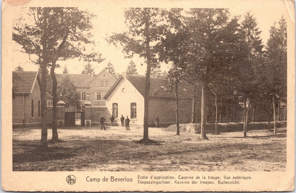 [I2605] Leopoldsburg - "Ecole d'application. Caserne de la troupe. Vue extérieure." - Toepassingsschool, kazerne der troepen, buitenzicht