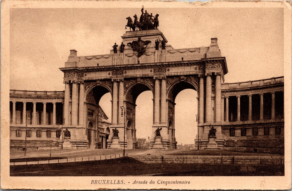 Brussels - "Arcade du Cinquantenaire" - Triumphal Arch of the Cinquantenaire Park