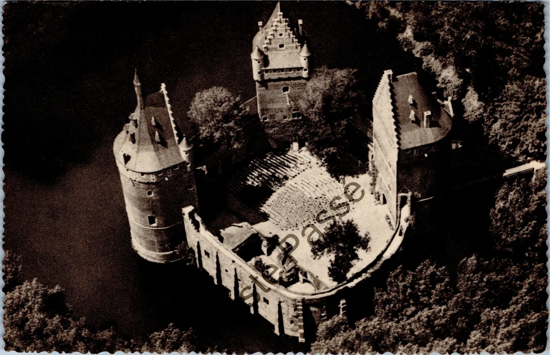 Beersel - "Le Château de Beersel" - Photo aérienne du château de Beersel
