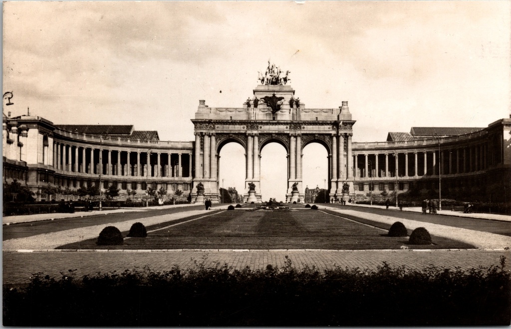 [img20251216_20103576] Brussel - "Arc du Cinquantenaire" - Triomfboog in het Jubelpark