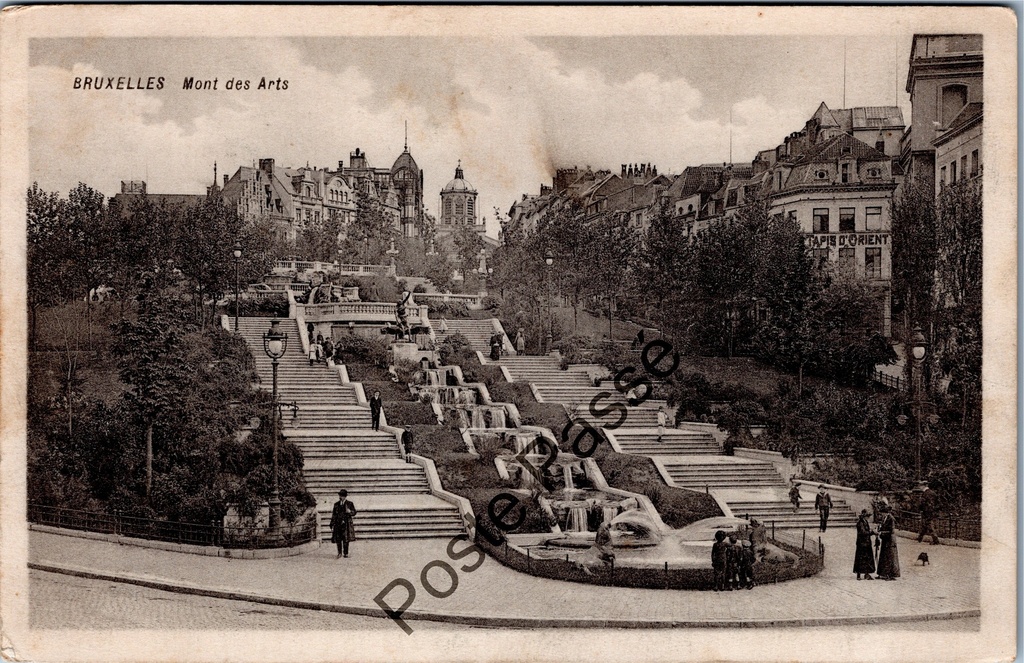 Brussel - "Mont des Arts" - Kunstberg met trappen en fonteinen