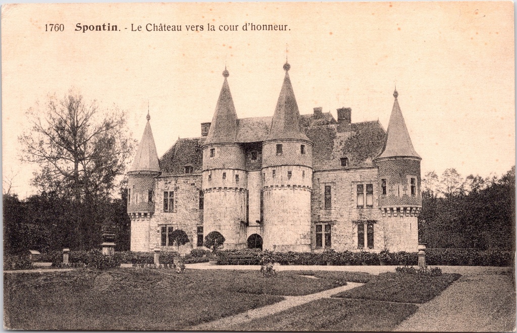 [H1917] Yvoir - "Le Château vers la cour d'honneur" - Kasteel van Spontin, zicht op de erekoer